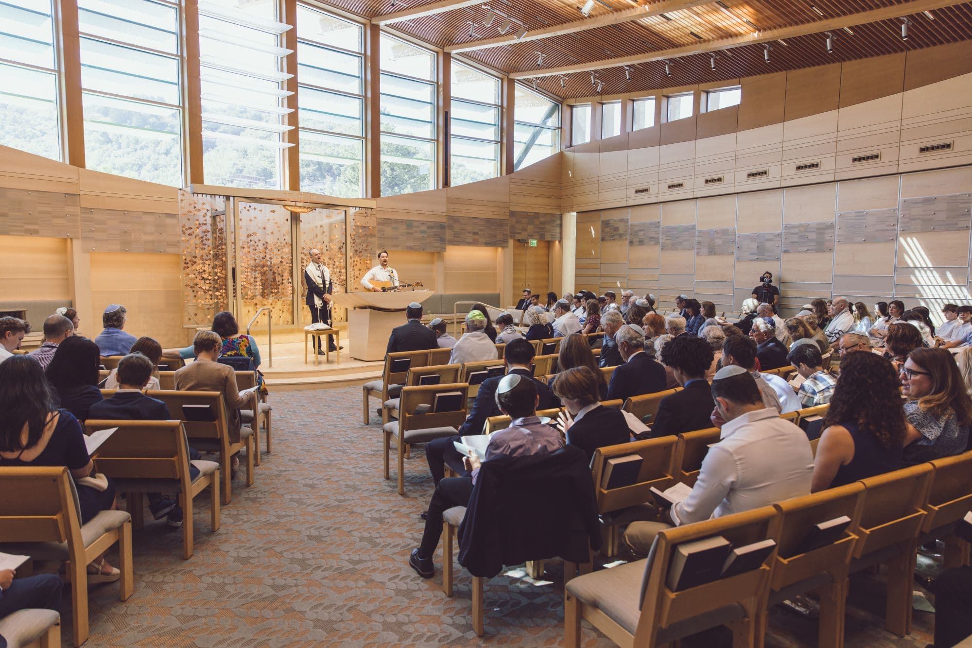 San Francisco Bar Mitzvah photographer documents synagogue service with congregation present